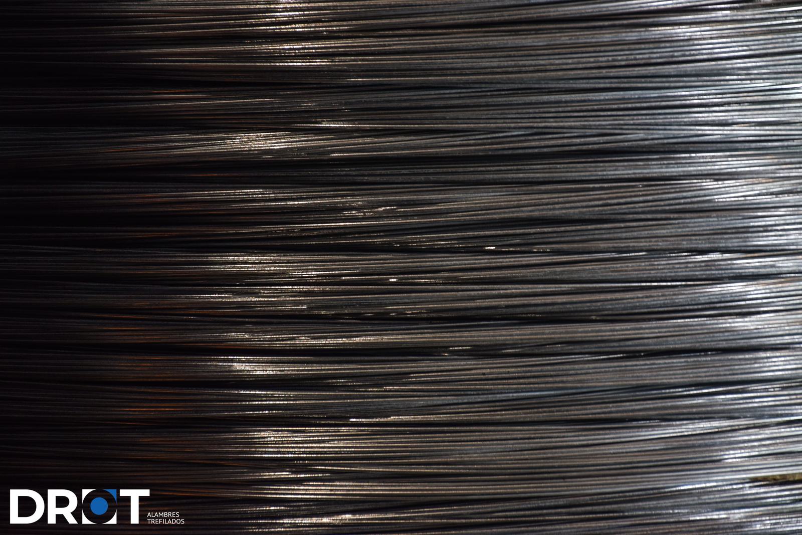 Detalle de la capa de zinc de un alambre galvanizado